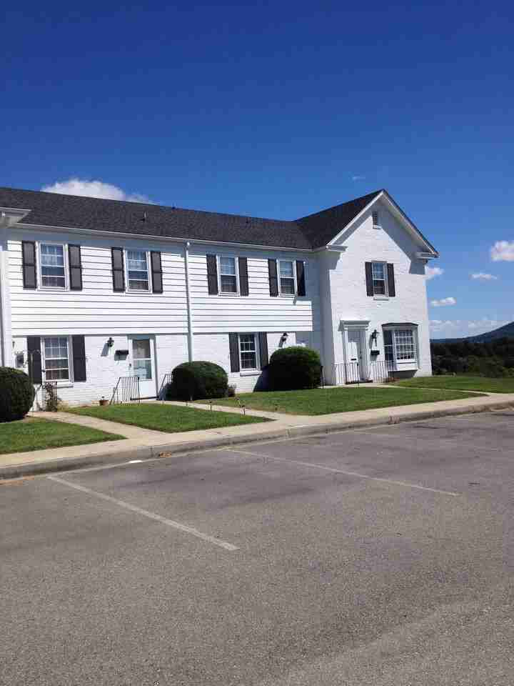 6500 Carefree Ln #16