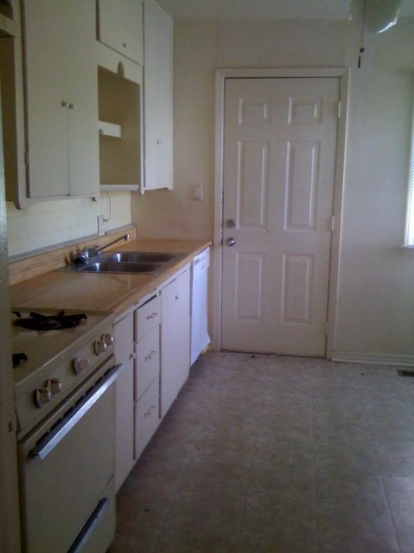 1224 SW 47th St - Photo 3 of 5