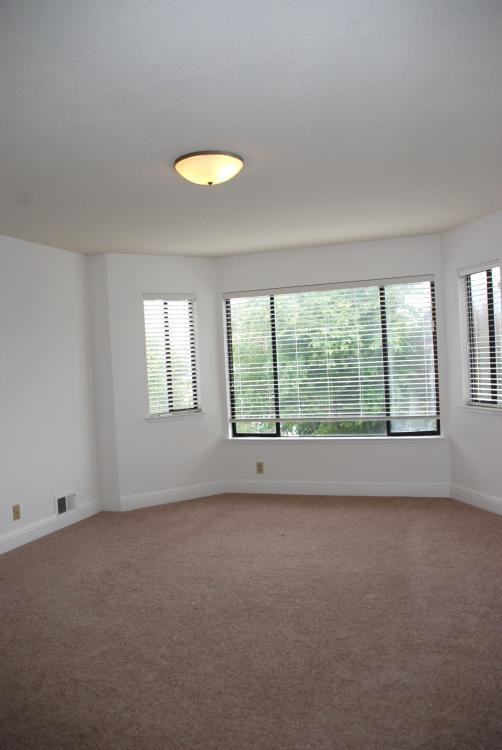 129 Benedict Ave - Photo 2 of 3