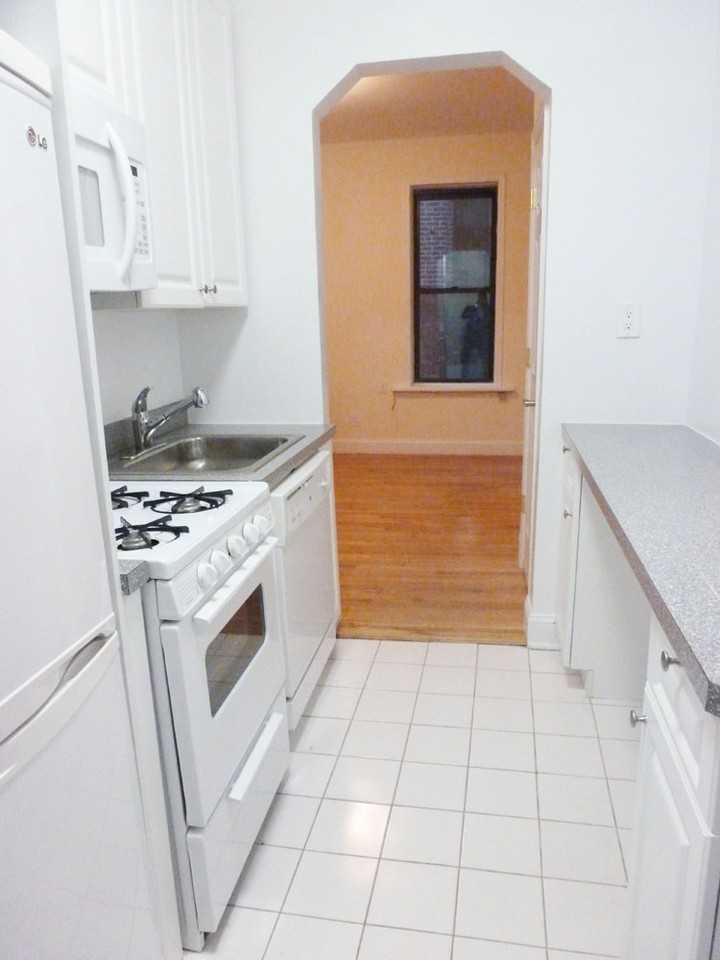 741 2nd Ave 5D - Photo 2 of 3