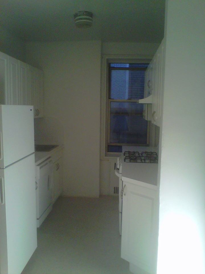 716 Lefferts Ave - Photo 3 of 4