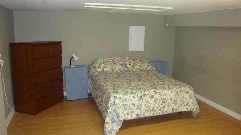529 Woodbine Ave LOWER - Photo 3 of 6