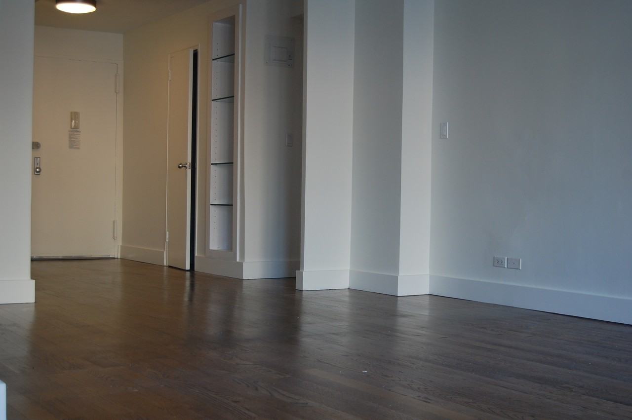 333 49th St 10D - Photo 3 of 4