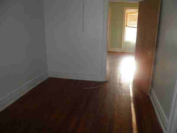 565 54th St - Photo 3 of 9