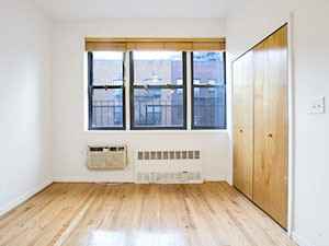 507 E 88th St - Photo 3 of 4