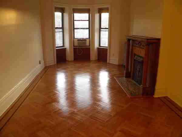 557 47th St - Photo 2 of 17