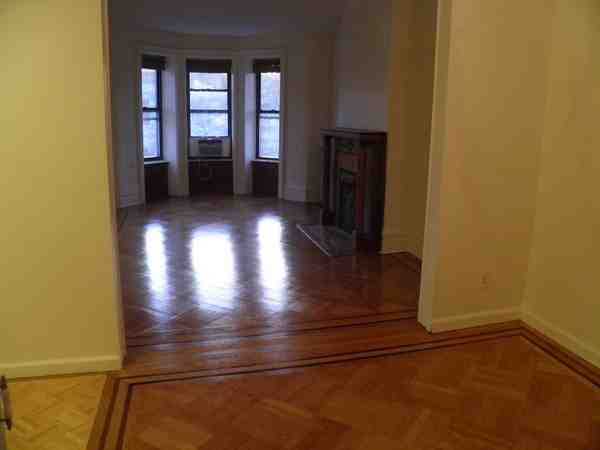 557 47th St - Photo 3 of 17