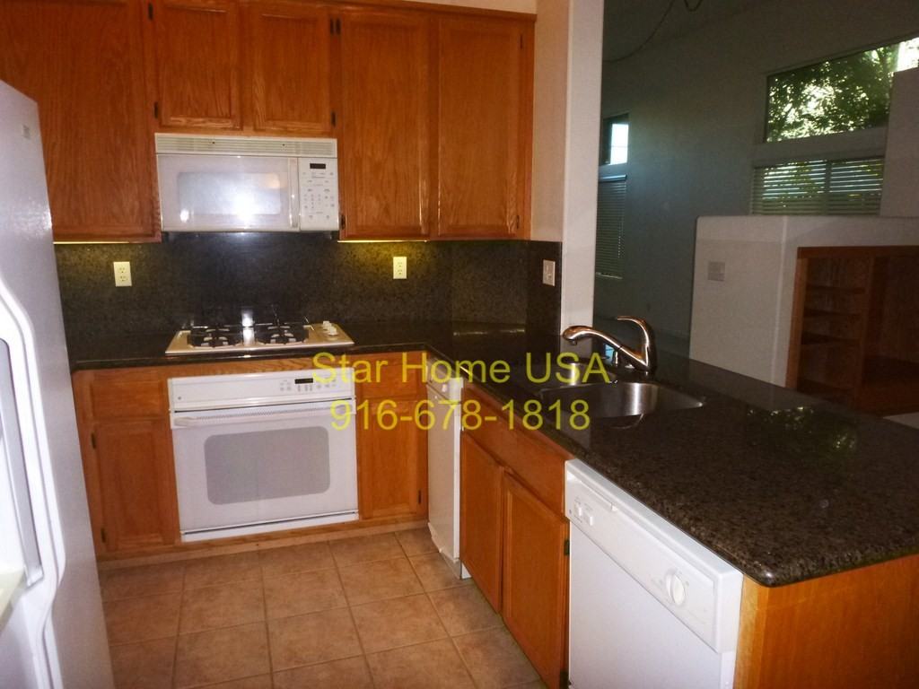 385 Fisher Ct - Photo 3 of 15