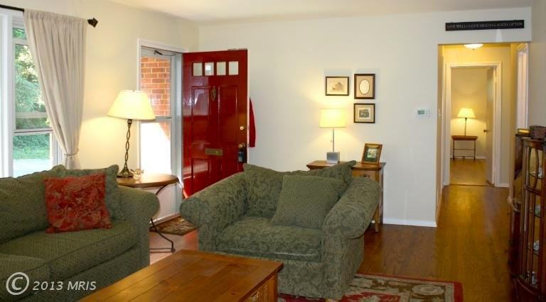 863 N Madison St - Photo 2 of 32