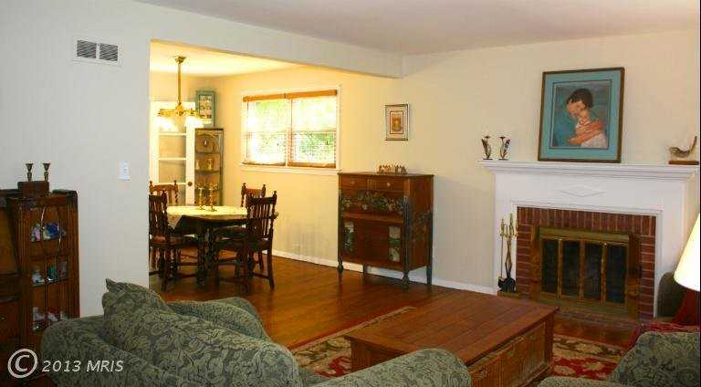 863 N Madison St - Photo 3 of 32