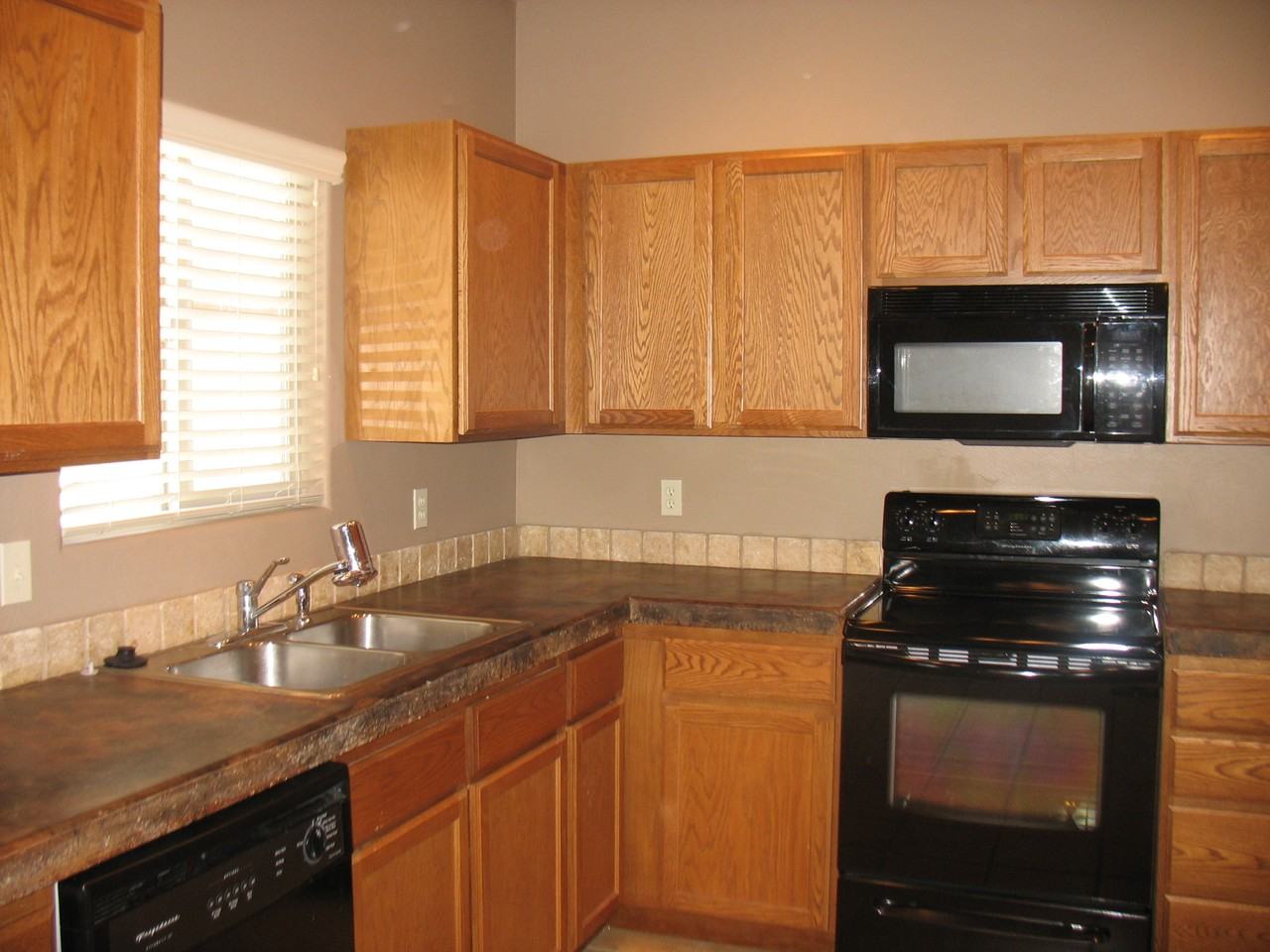 436 2480 W - Photo 2 of 5