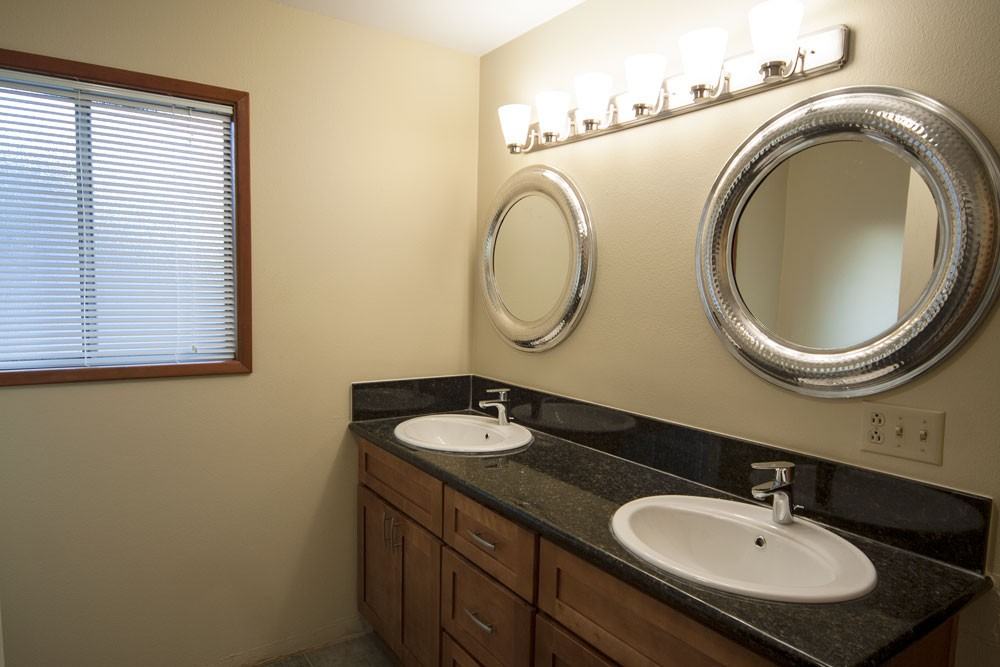 4224 NE Shaver St - Photo 3 of 8