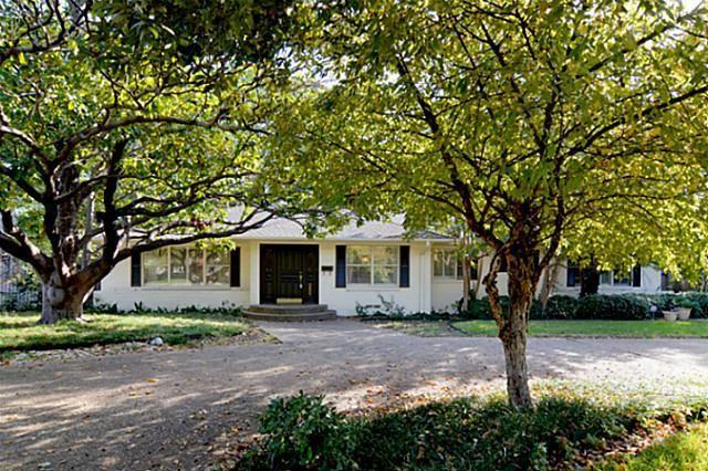 6006 Lupton Dr - Photo 2 of 4