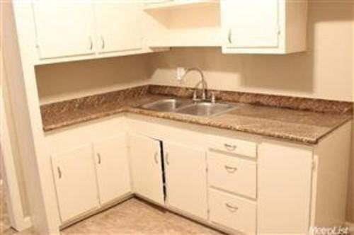 109 N Hinkley Ave - Photo 2 of 4