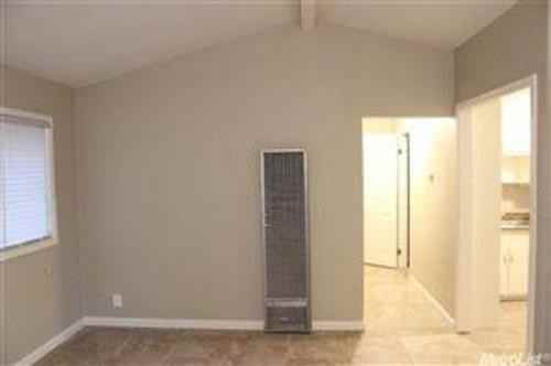 109 N Hinkley Ave - Photo 3 of 4