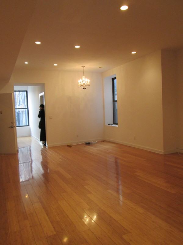 311 Walker St - Photo 3 of 16