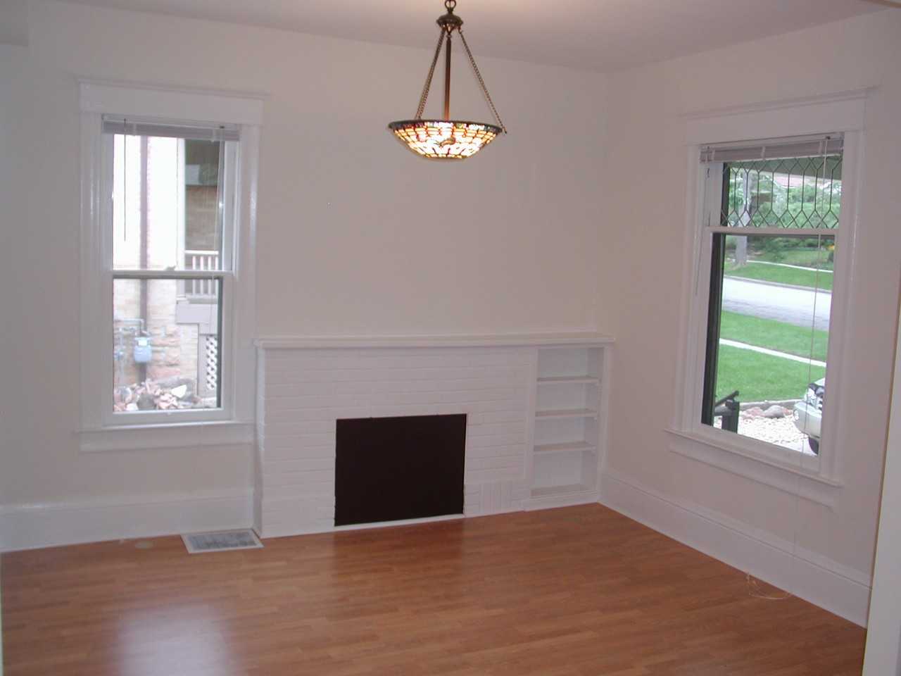 936 15th St - Photo 2 of 10