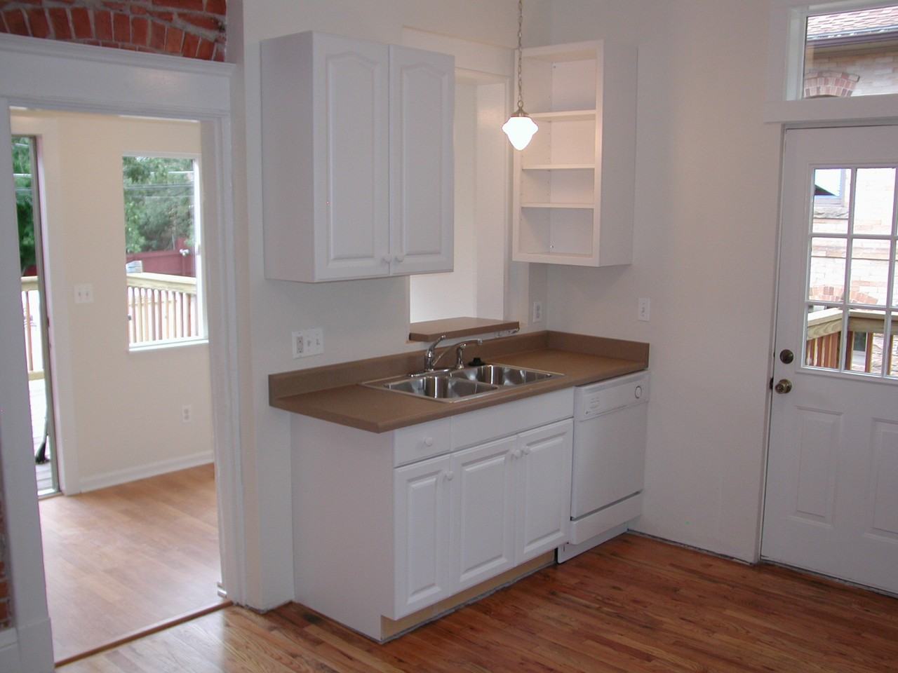 936 15th St - Photo 3 of 10