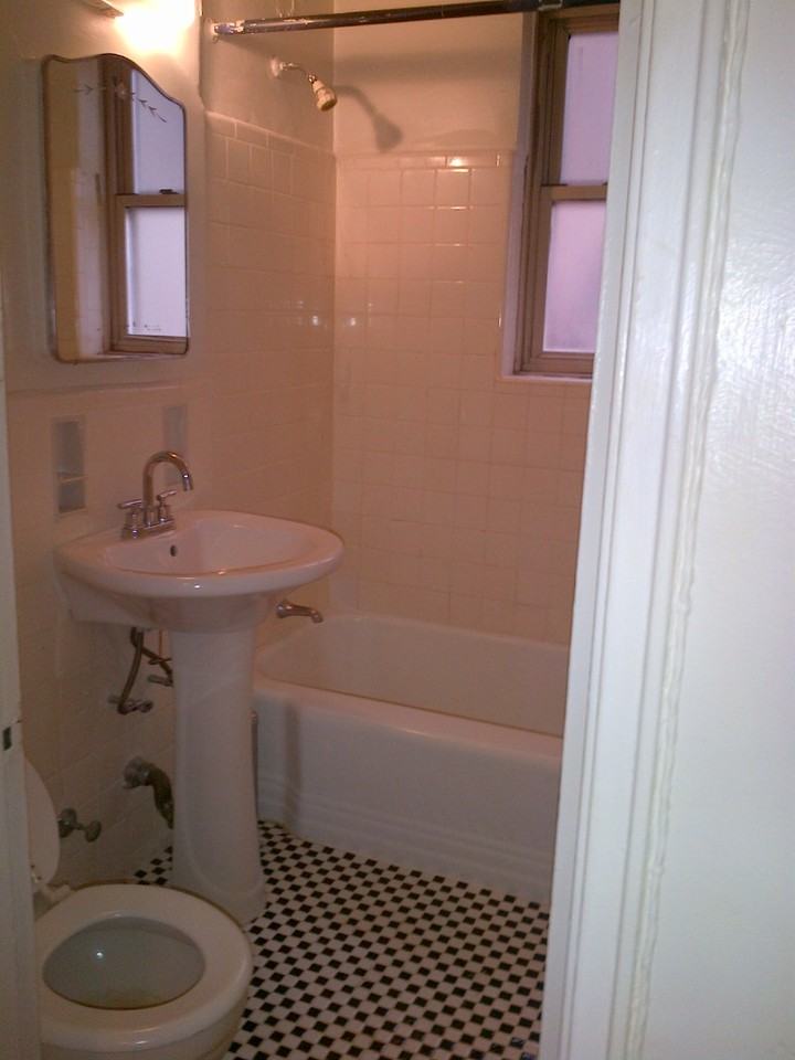 712 E 27th St - Photo 2 of 2
