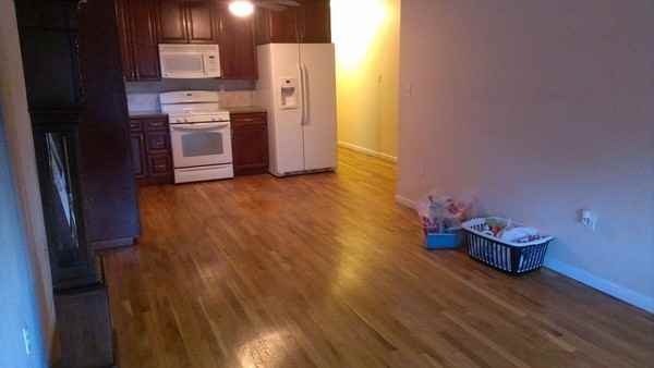 1717 Hering Ave 1stFL - Photo 2 of 6