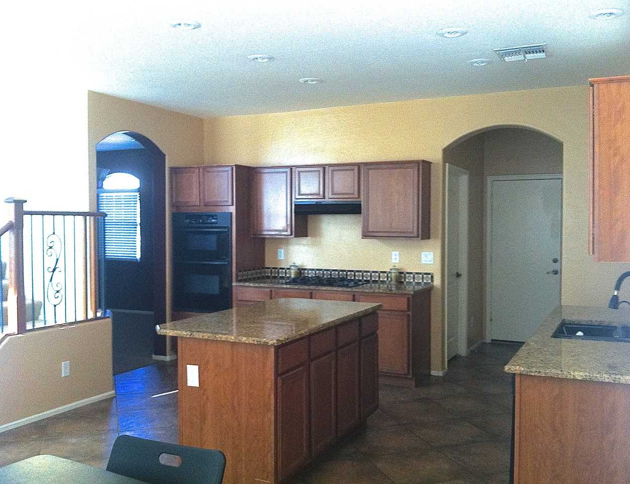 16209 W Hilton Ave - Photo 2 of 35