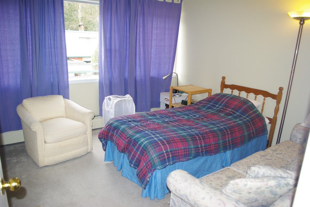 870 Westview Crescent - Photo 2 of 3