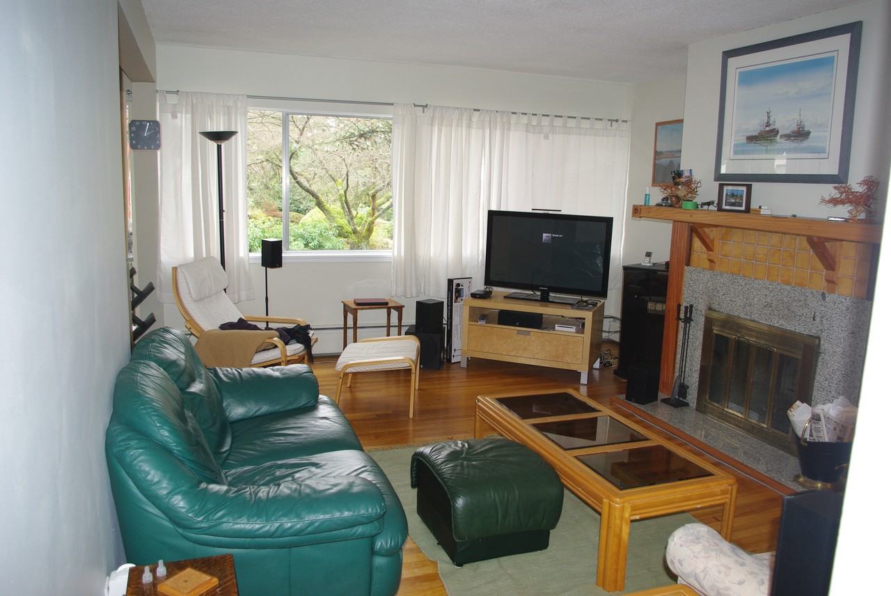 870 Westview Crescent - Photo 3 of 3