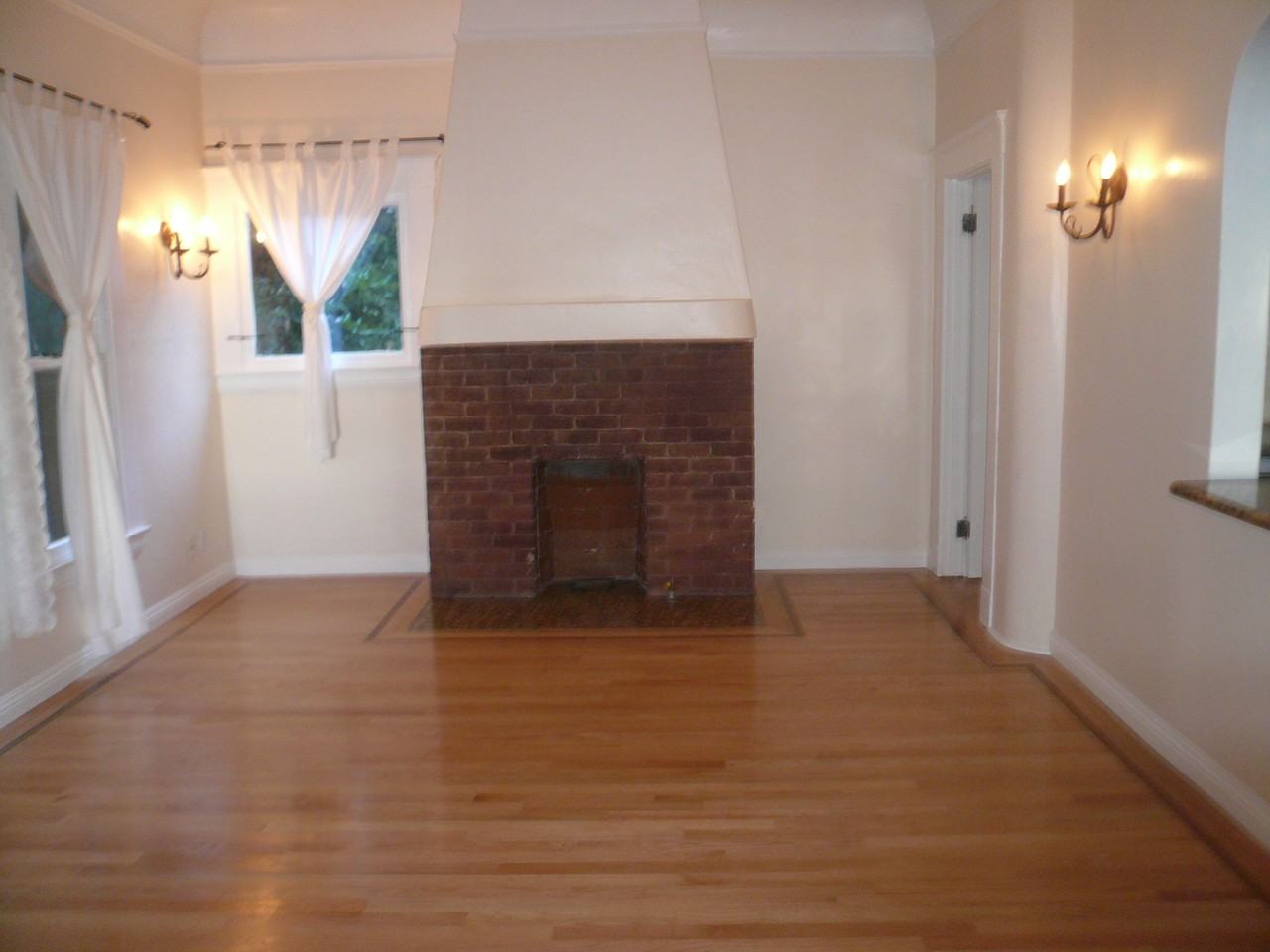 1028 4th St - Photo 2 of 7