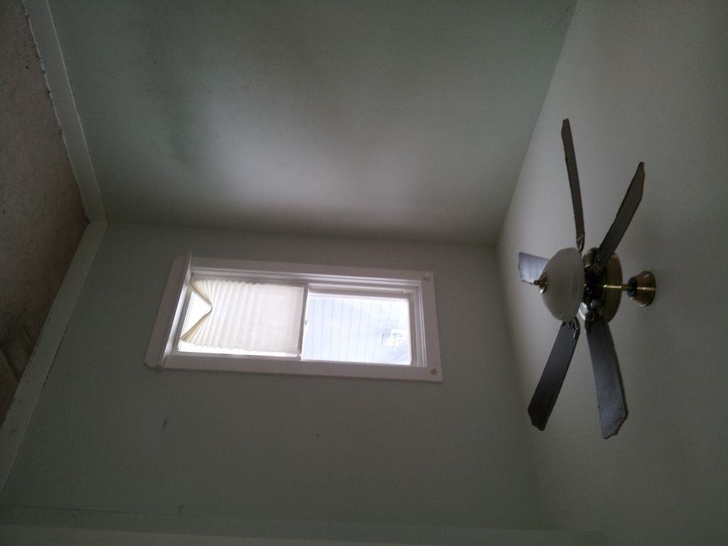 116 N May St - Photo 2 of 9