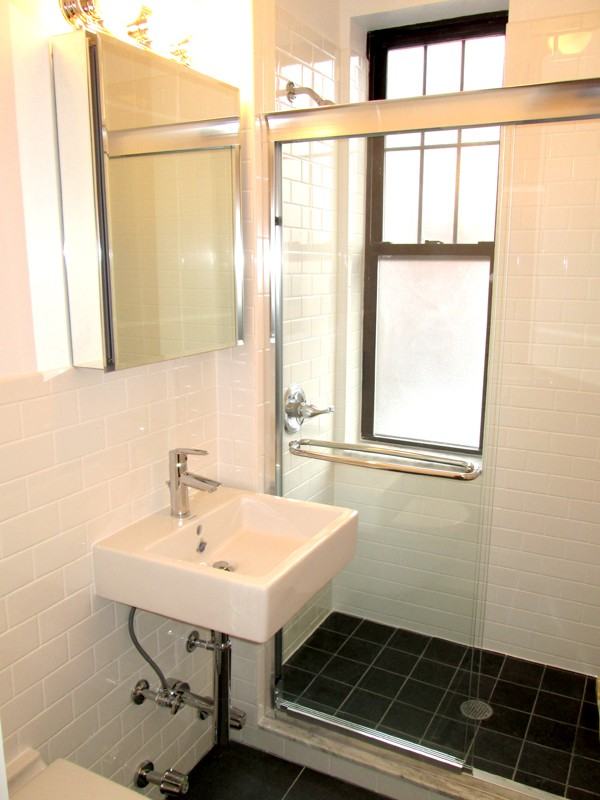 345 Bank St - Photo 2 of 3