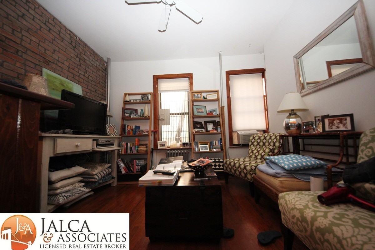 5 Cornelia St #1R