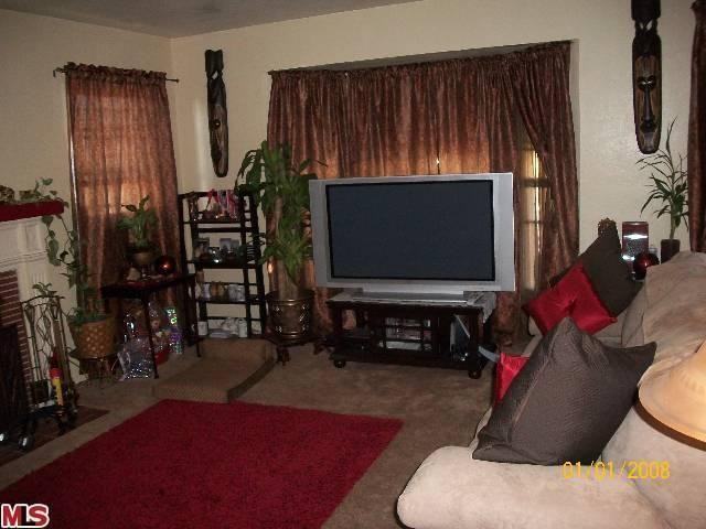 11527 S St Andrews Pl #1 - Photo 3 of 7
