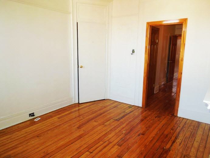 550 Bainbridge St - Photo 3 of 8