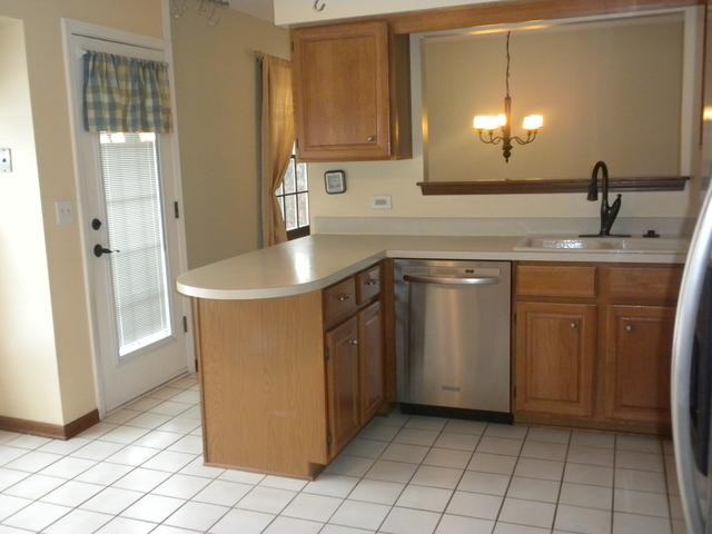 1444 Stonegate Rd - Photo 3 of 9