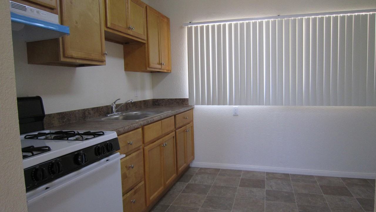 1257 Bates Ln - Photo 2 of 5