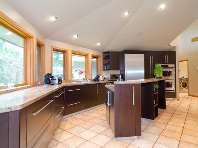 935 Highland Dr - Photo 3 of 13