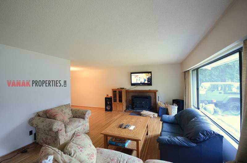 1979 Glenaire Dr - Photo 2 of 8