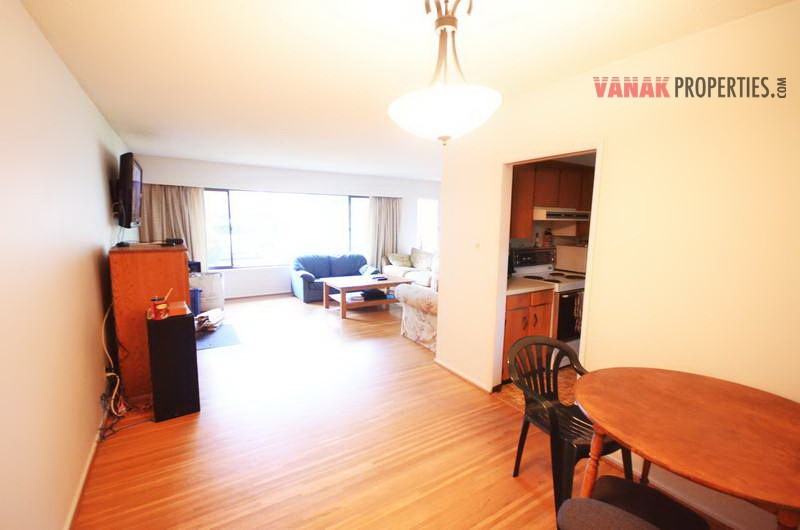 1979 Glenaire Dr - Photo 3 of 8