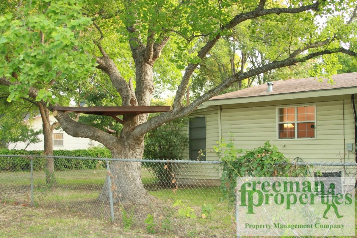 4512 Clawson Rd - Photo 3 of 71