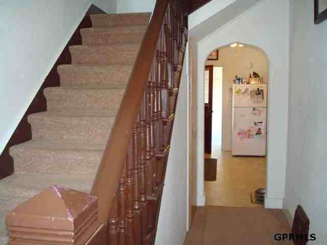 940 E 6th St - Photo 2 of 8