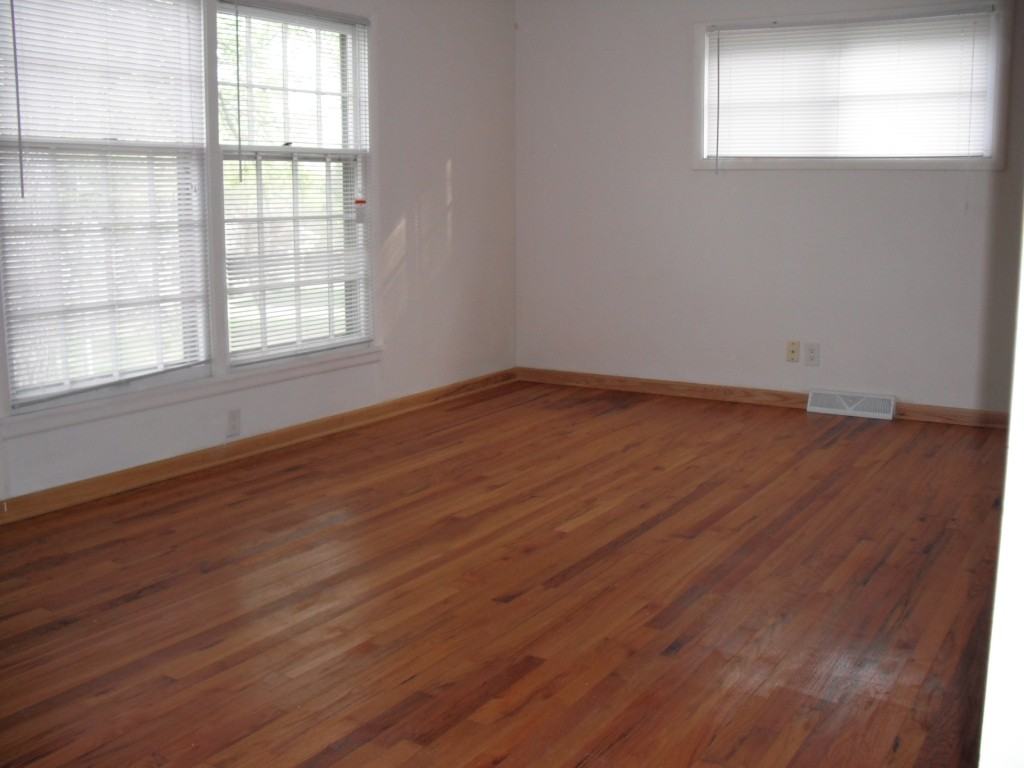 1017 E 100 Terrace - Photo 2 of 8